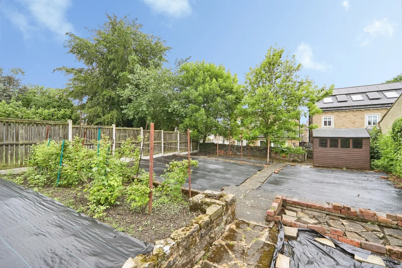 Lynnwood Gardens, Pudsey, LS28, photo 15