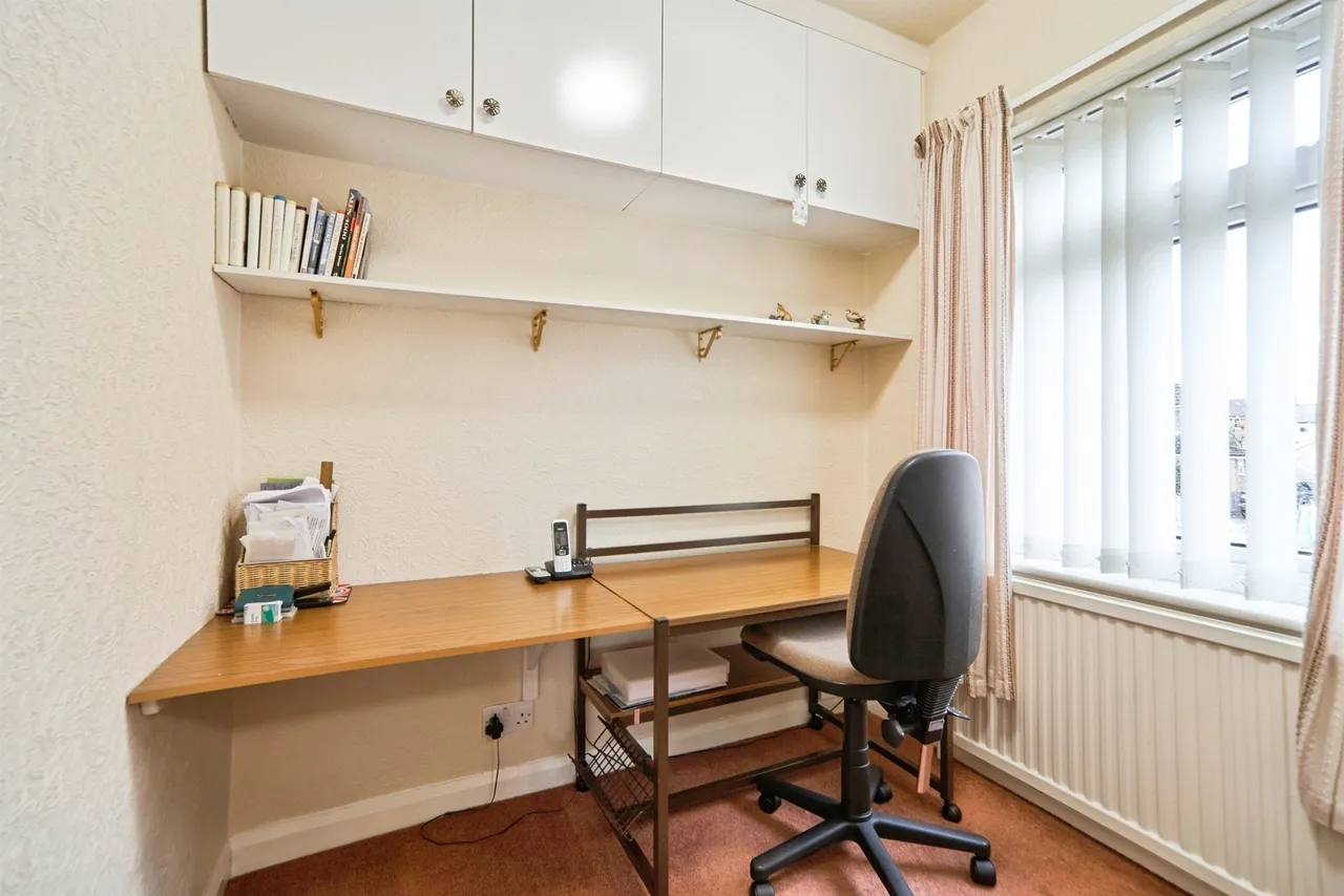 Lynnwood Gardens, Pudsey, LS28, photo 10