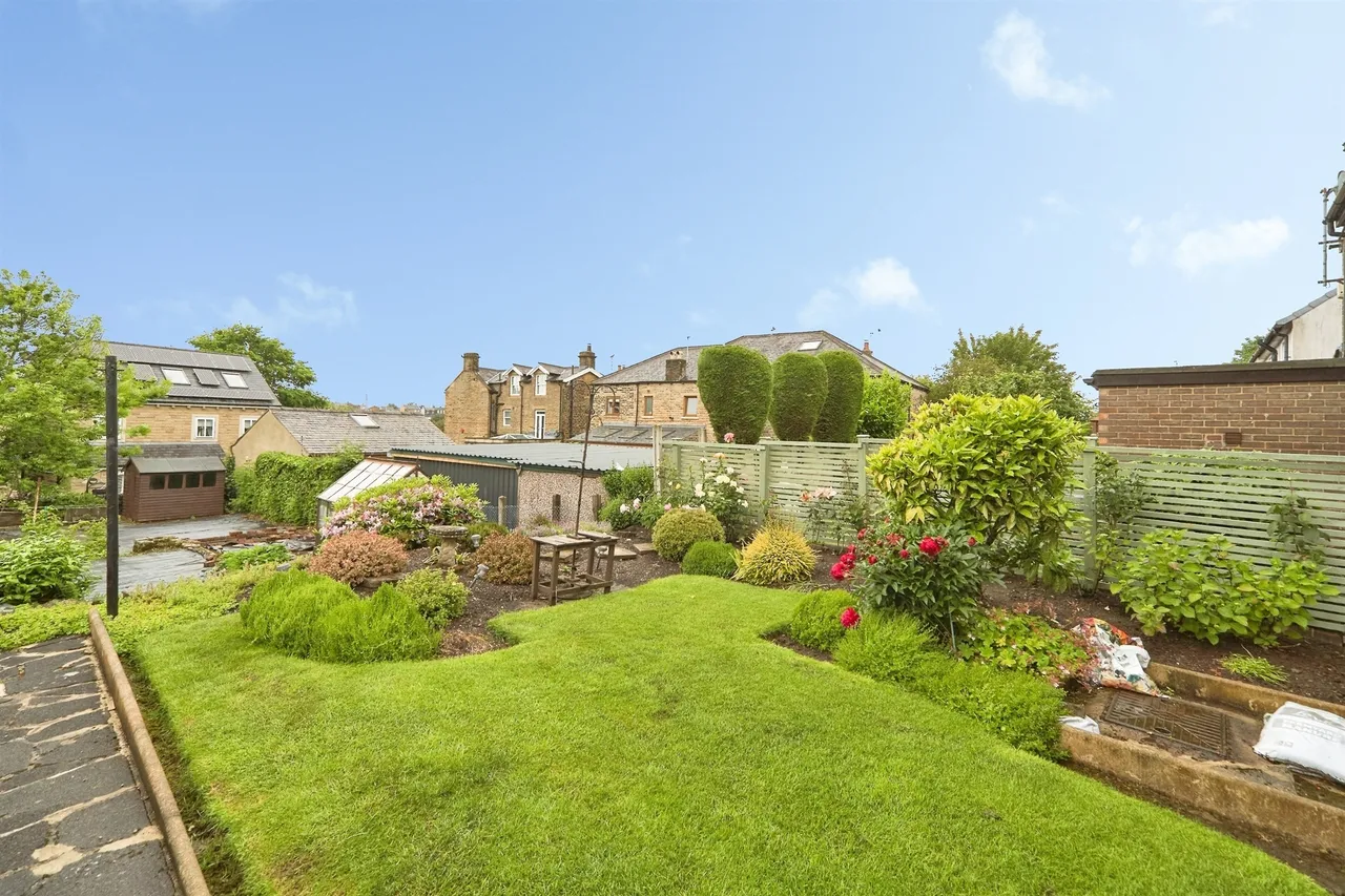 Lynnwood Gardens, Pudsey, LS28, photo 2