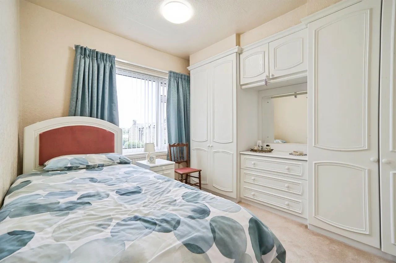Lynnwood Gardens, Pudsey, LS28, photo 9