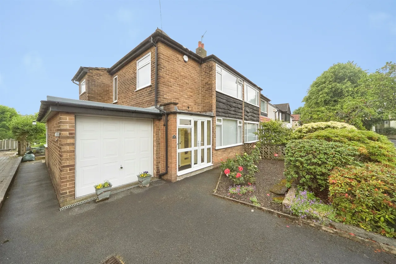 Lynnwood Gardens, Pudsey, LS28, photo 14