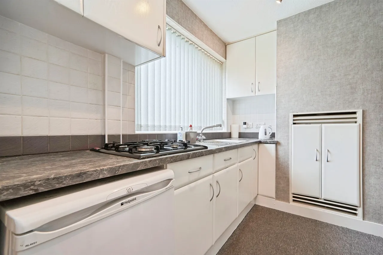 Lynnwood Gardens, Pudsey, LS28, photo 6