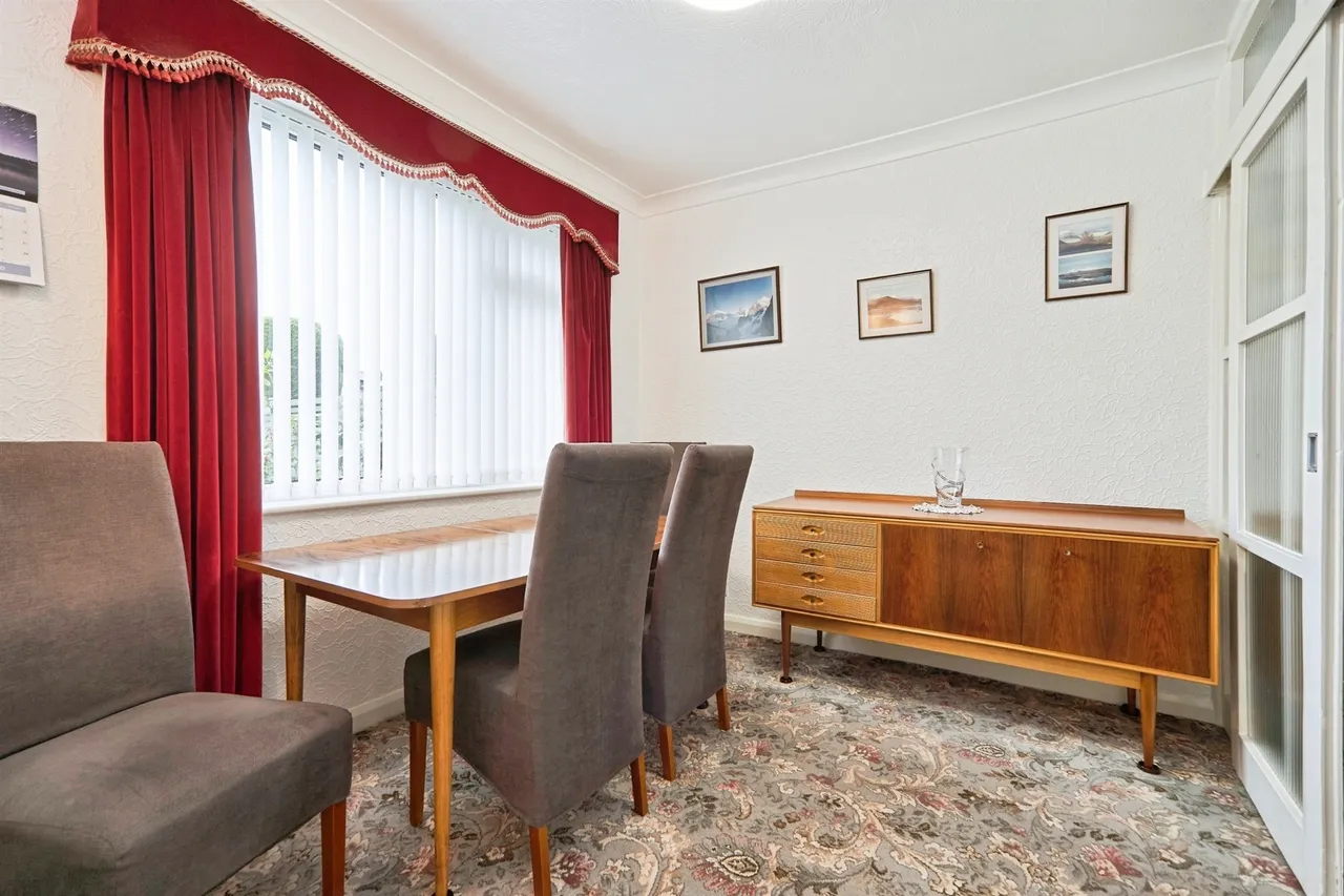 Lynnwood Gardens, Pudsey, LS28, photo 4