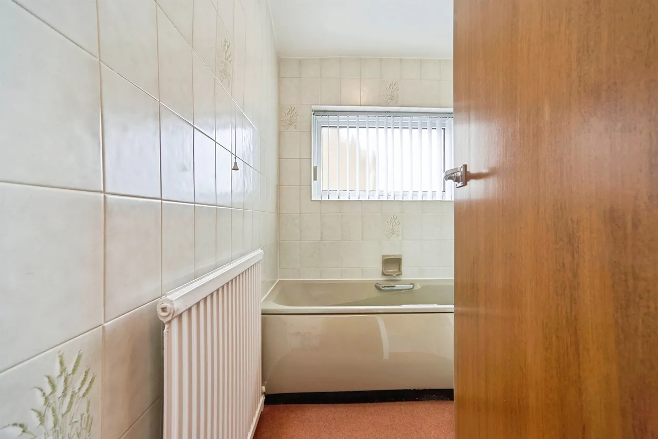 Lynnwood Gardens, Pudsey, LS28, photo 11