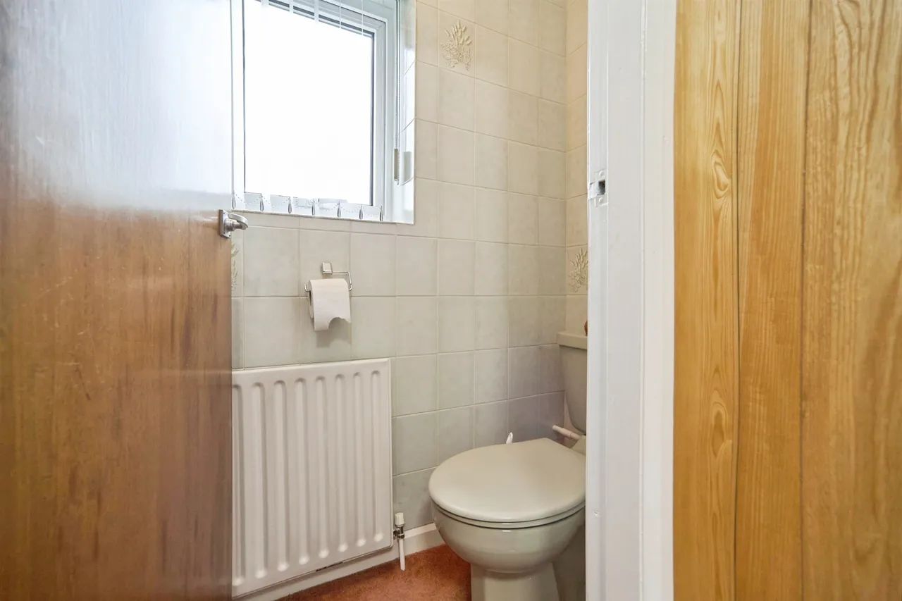 Lynnwood Gardens, Pudsey, LS28, photo 12