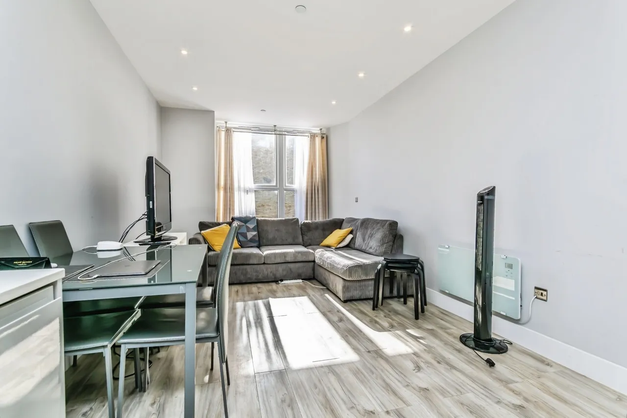 Restmor Way, Wallington, SM6, photo 12