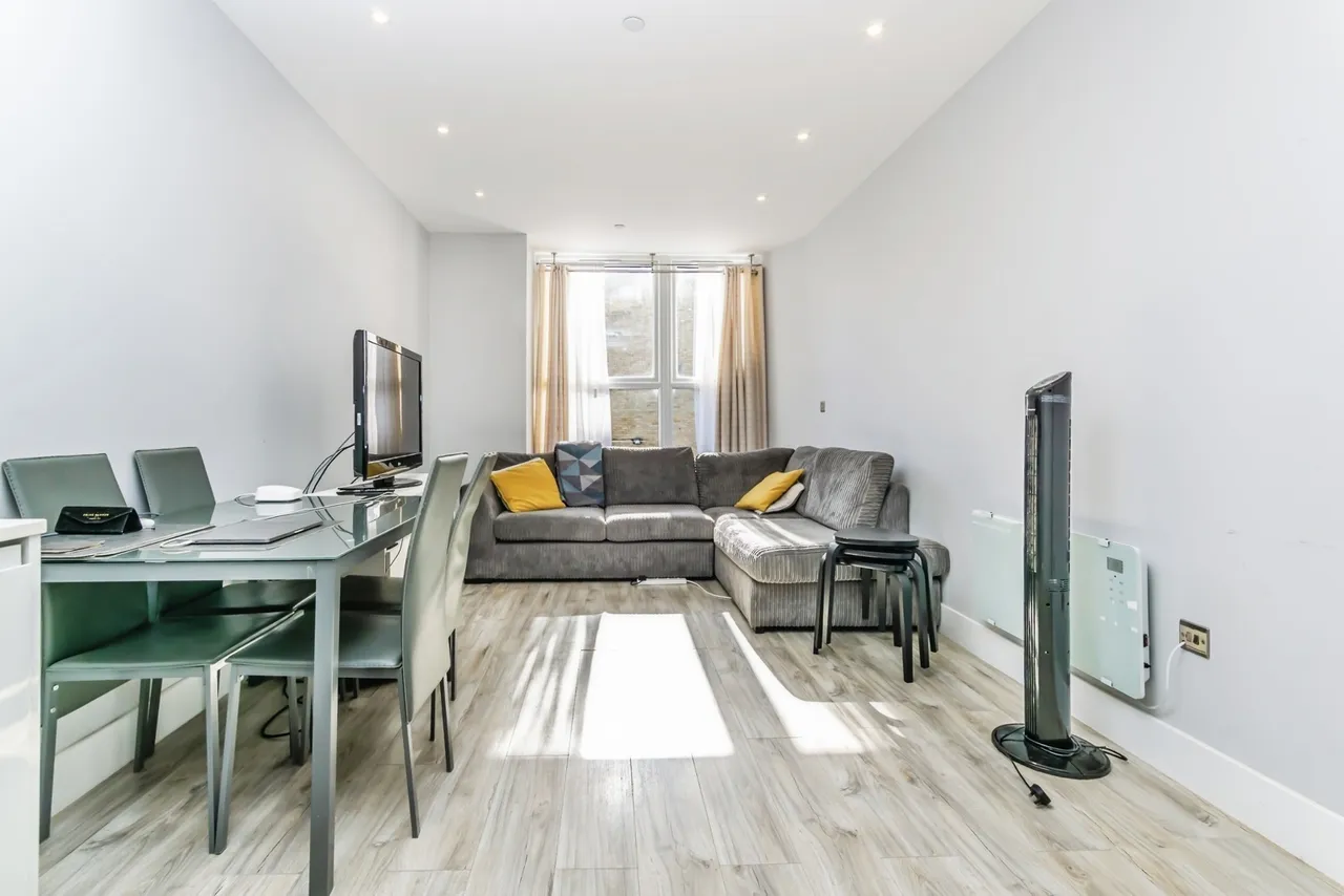 Restmor Way, Wallington, SM6, photo 11