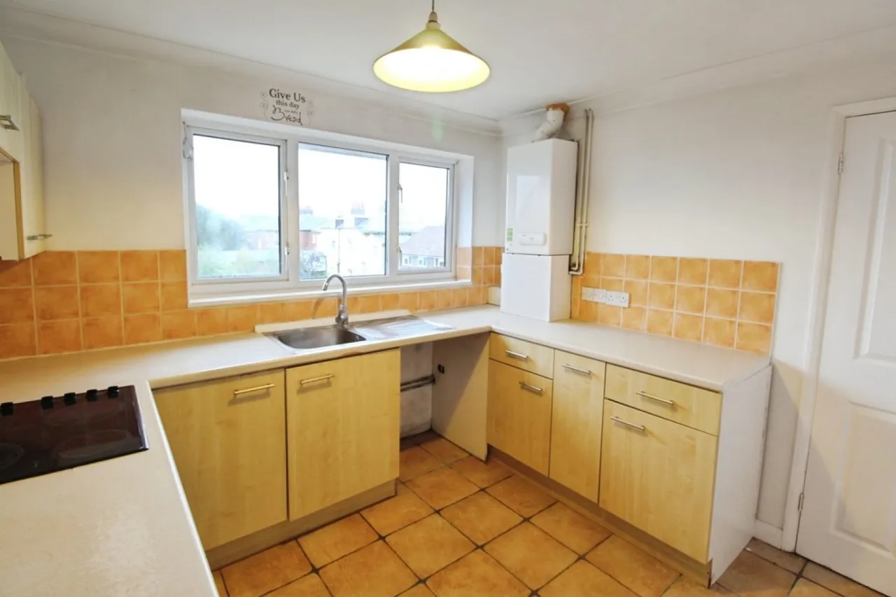 Tilehurst Road, Reading, Berkshire, photo 4