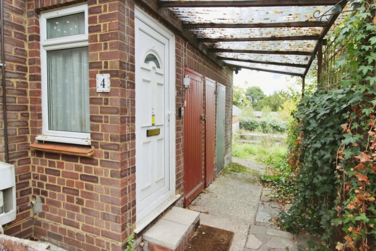 Tilehurst Road, Reading, Berkshire, photo 8
