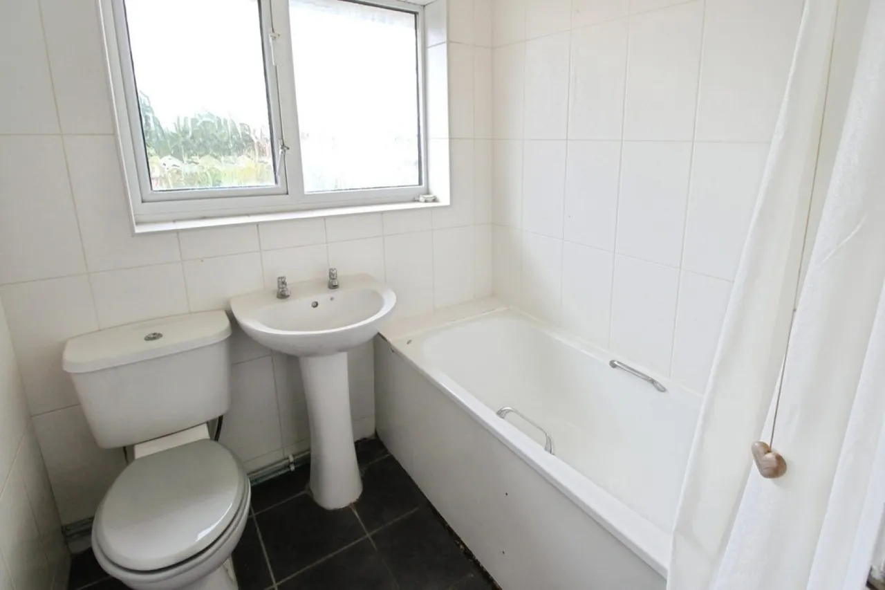 Tilehurst Road, Reading, Berkshire, photo 7
