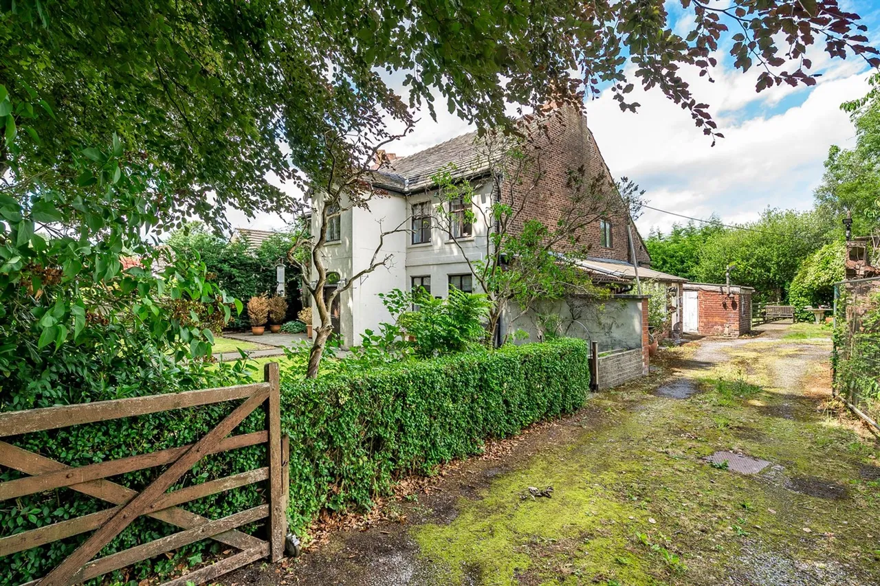 Davyhulme Road, Manchester, photo 4