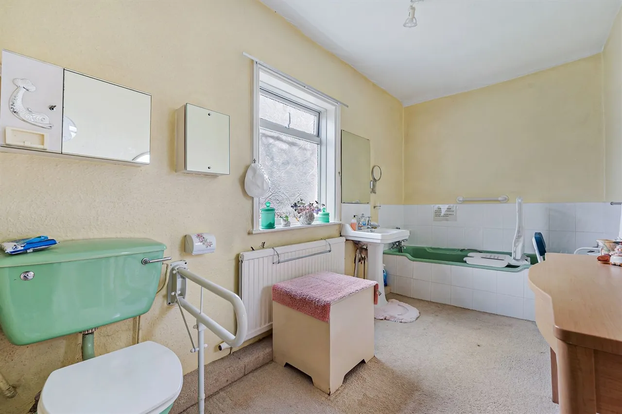 Davyhulme Road, Manchester, photo 22