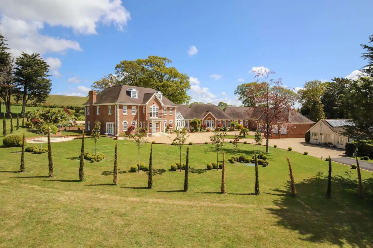 Bury Gate, Bury, Pulborough, West Sussex, RH20 1HA, photo 2