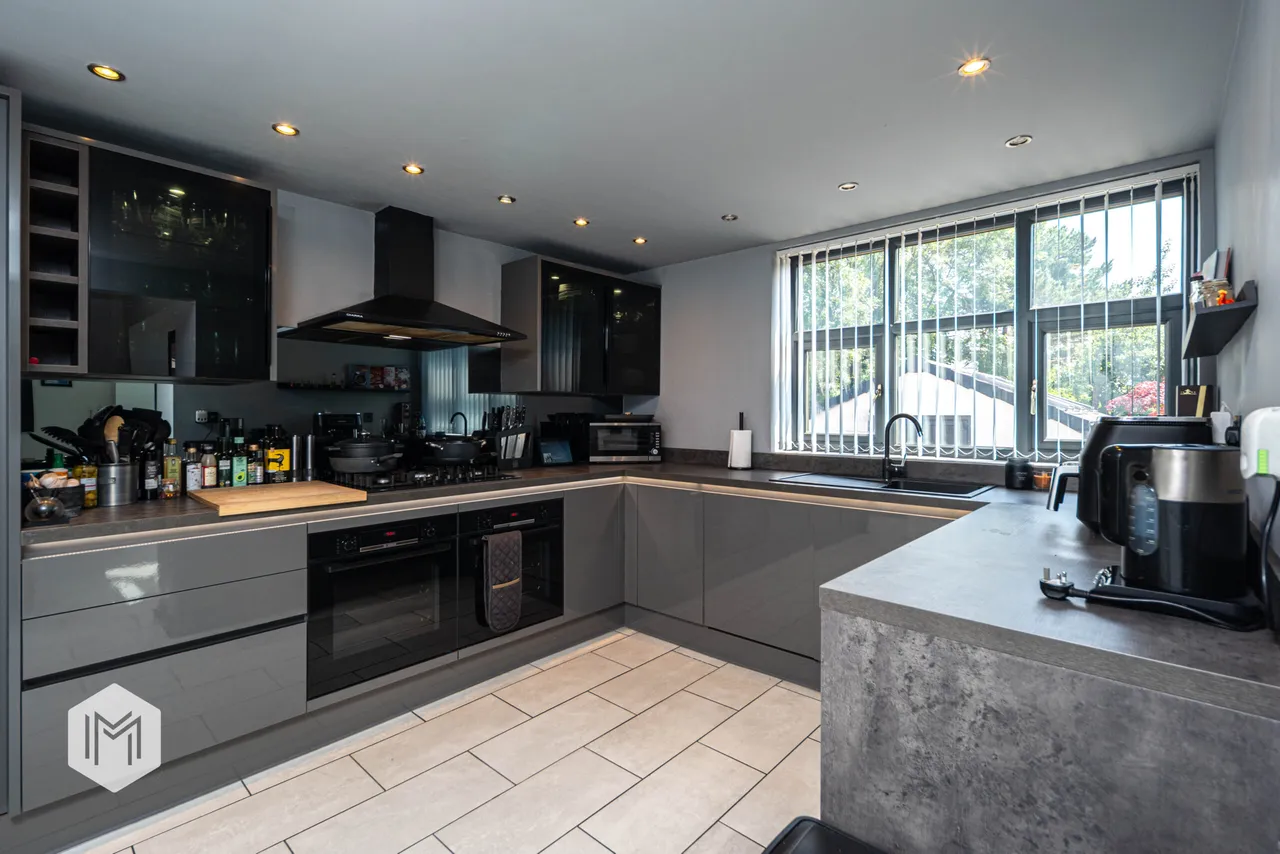 Bury & Bolton Road, Radcliffe, Manchester, M26 4LD, photo 3