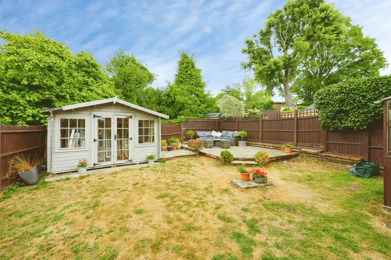 Castle Close, Bletchingley, RH1, photo 3