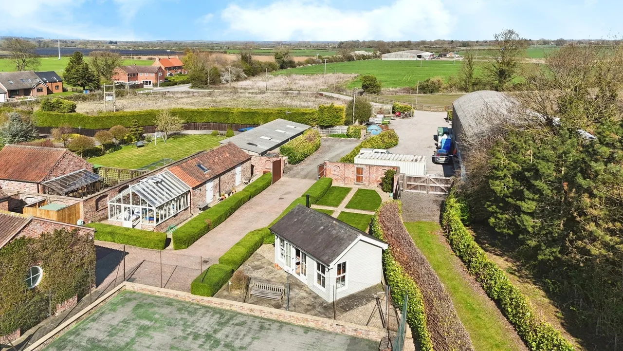 Main Street, Skerne, YO25, photo 37