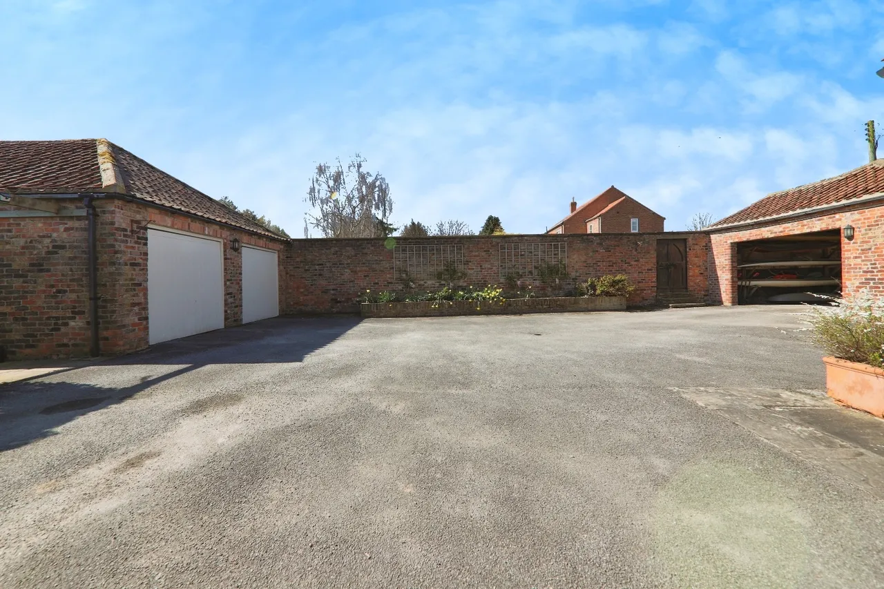 Main Street, Skerne, YO25, photo 27