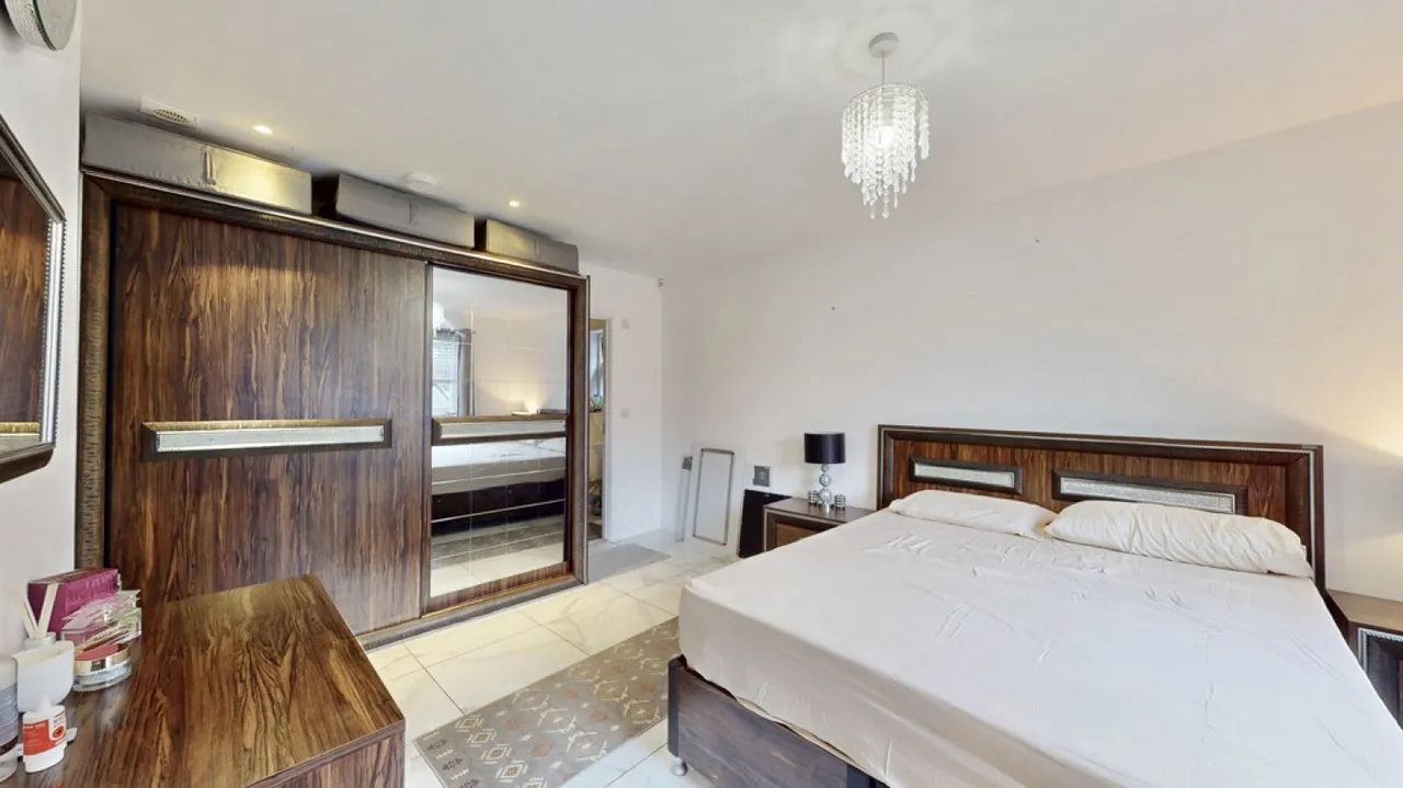 Oriental Road, Woking, Surrey, photo 11
