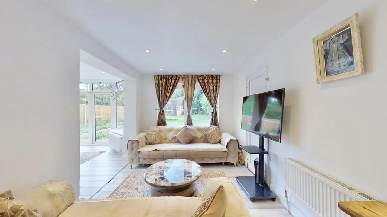 Oriental Road, Woking, Surrey, photo 8