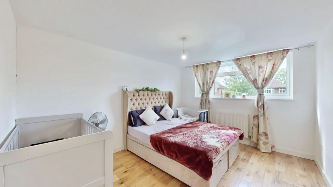 Oriental Road, Woking, Surrey, photo 10