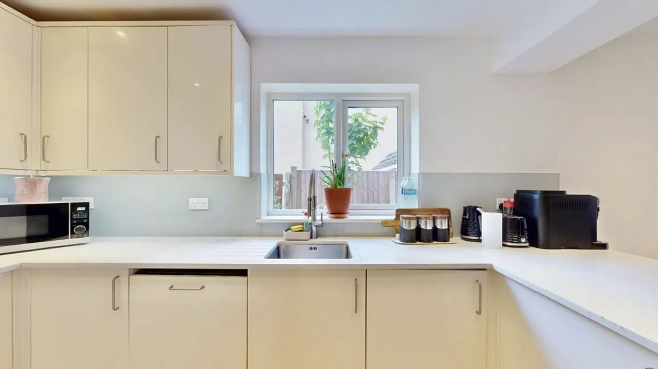 Oriental Road, Woking, Surrey, photo 6