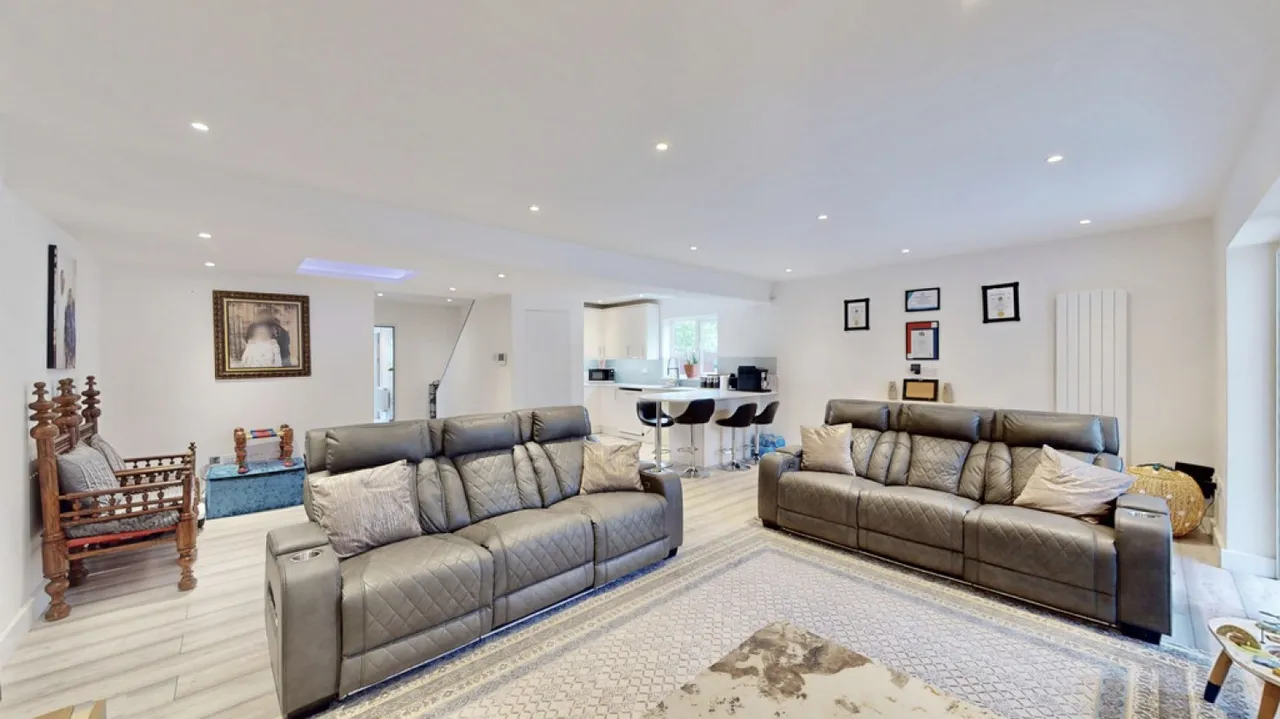 Oriental Road, Woking, Surrey, photo 3