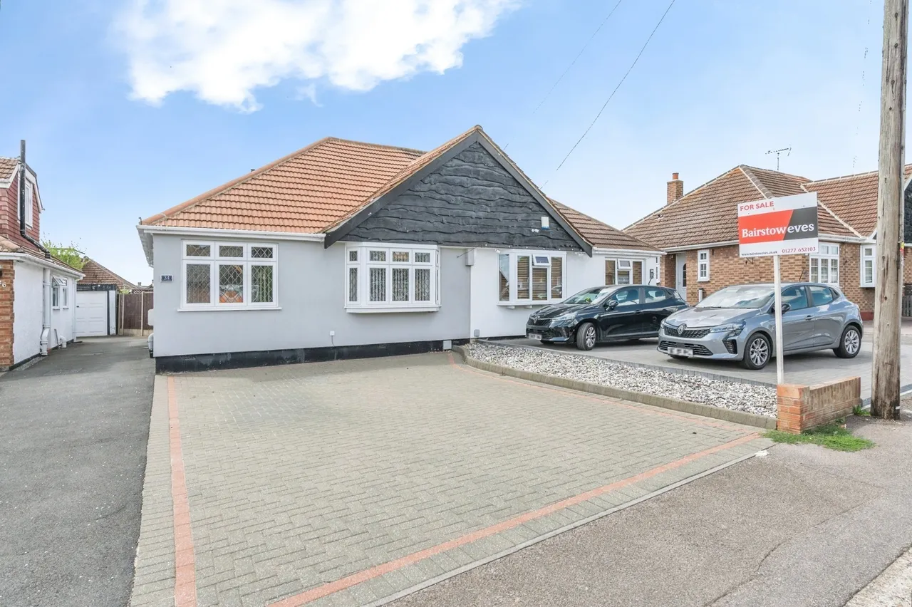 2 bed house for sale — The Redinge, Billericay, Essex, CM11