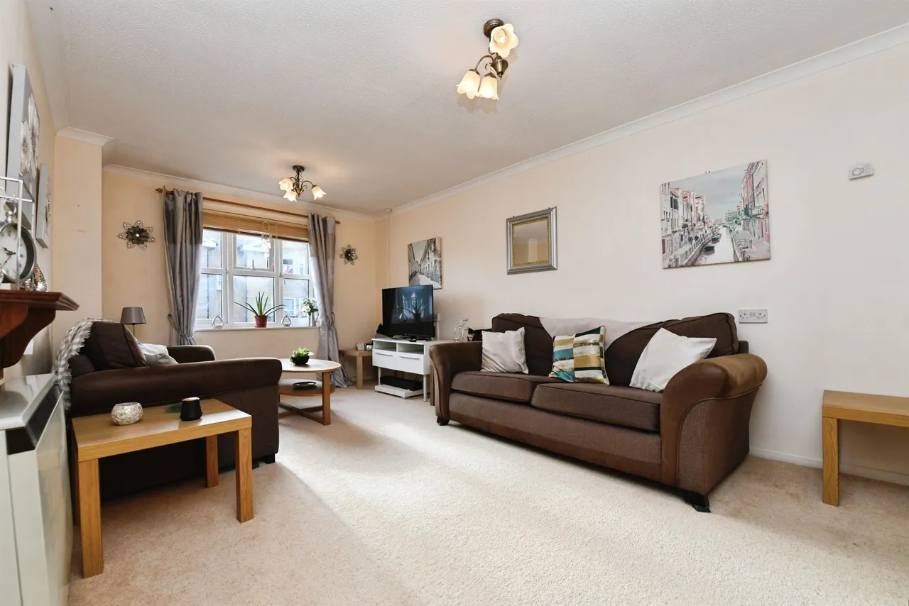 1 bed flat for sale — Springfield Road, Chelmsford
