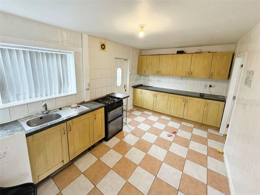 Kemberton Road, Wolverhampton, West Midlands, WV3, photo 4