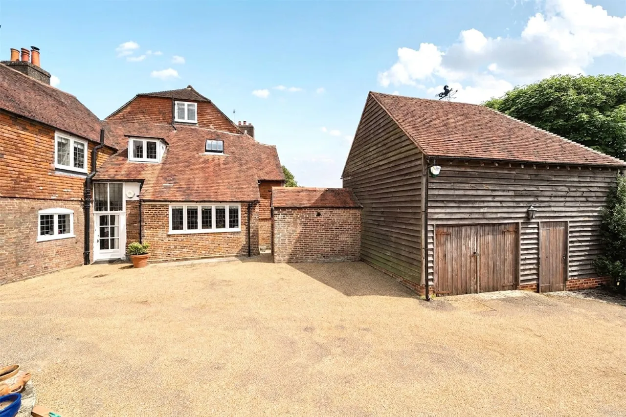 High Street, Burwash, TN19, photo 28