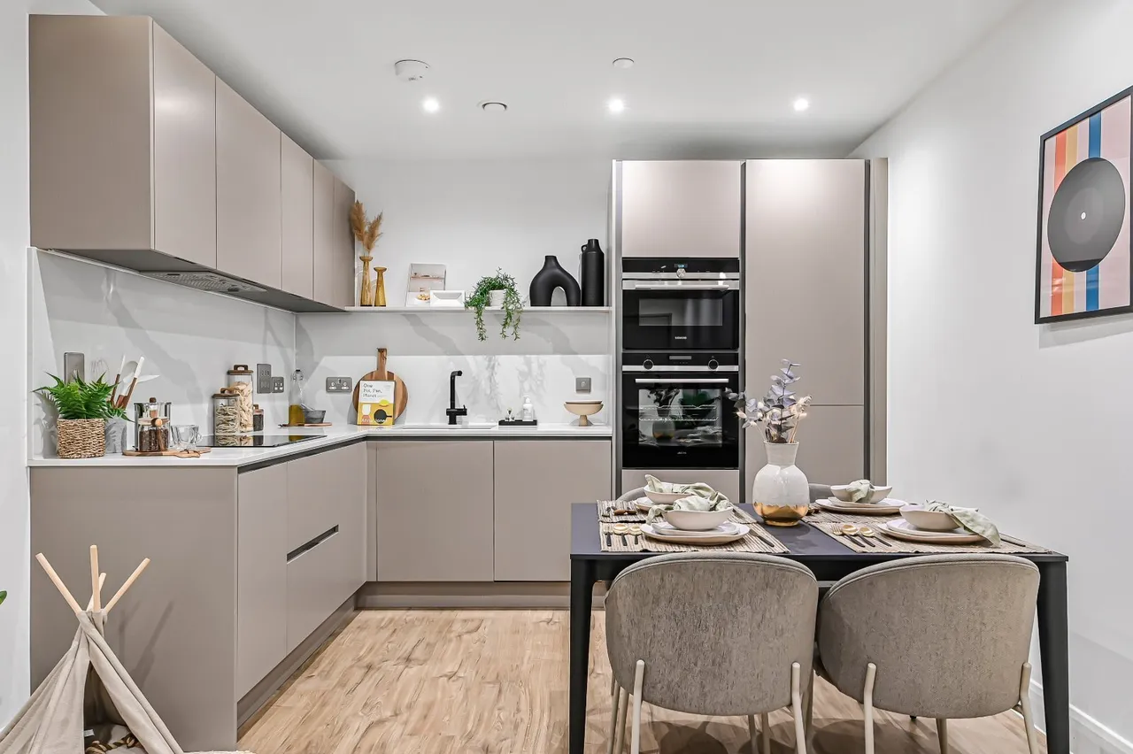 Sanday Drive, London, NW9, photo 7