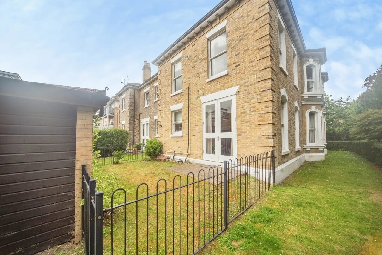 Archers Road, Banister Park, SO15, photo 4