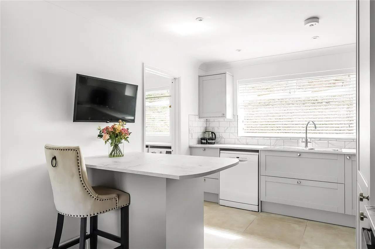 Old London Road, Badgers Mount, Sevenoaks, Kent, TN14 7AE, photo 2