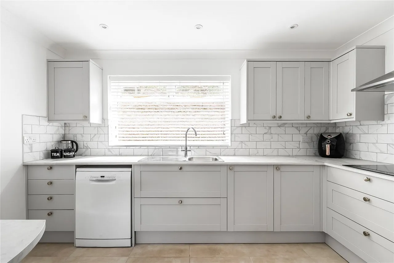 Old London Road, Badgers Mount, Sevenoaks, Kent, TN14 7AE, photo 4