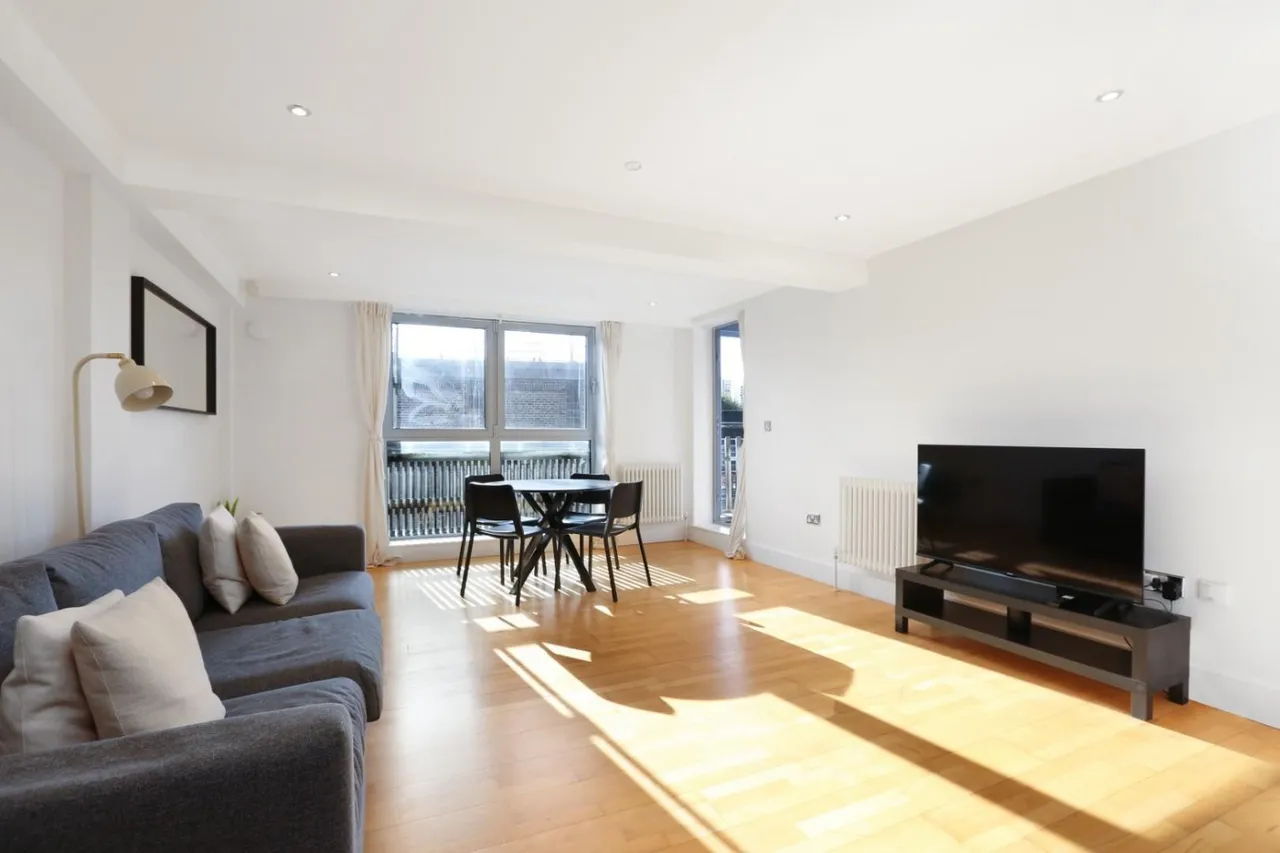 3 bed flat for sale — Grosvenor Terrace, London