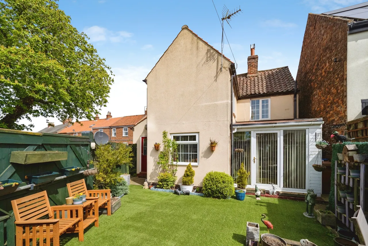 2 bed house for sale, Hornsea Road, Hull, HU11