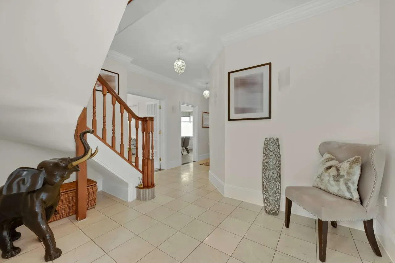 Jennings Close, Long Ditton, Surbiton, Surrey, KT6 5RB, photo 9