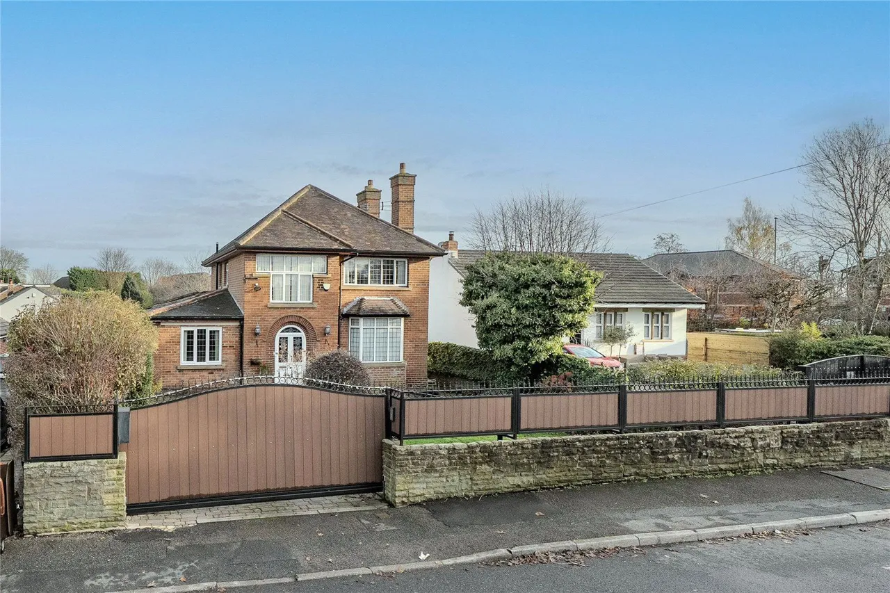 College Road, Gildersome, LS27, photo 13