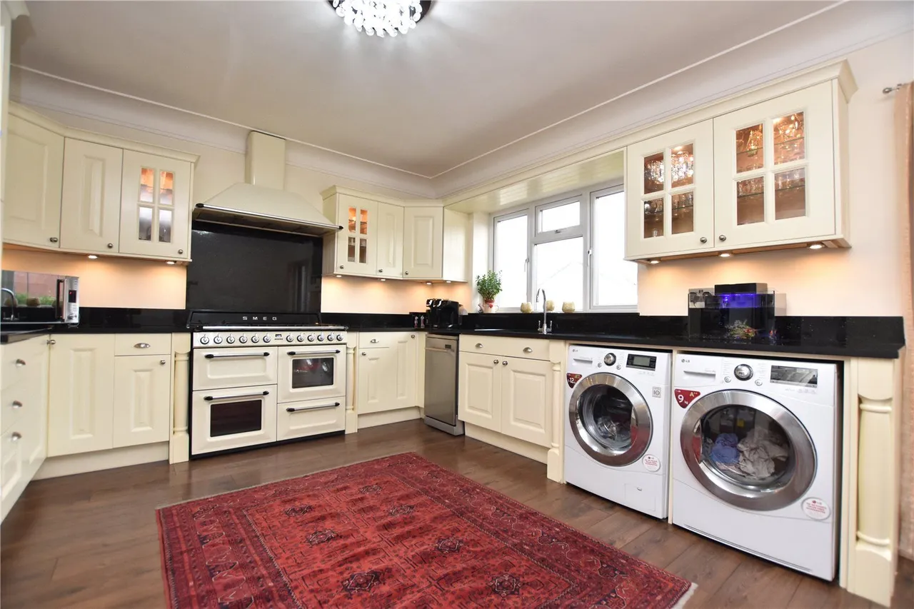 College Road, Gildersome, LS27, photo 4