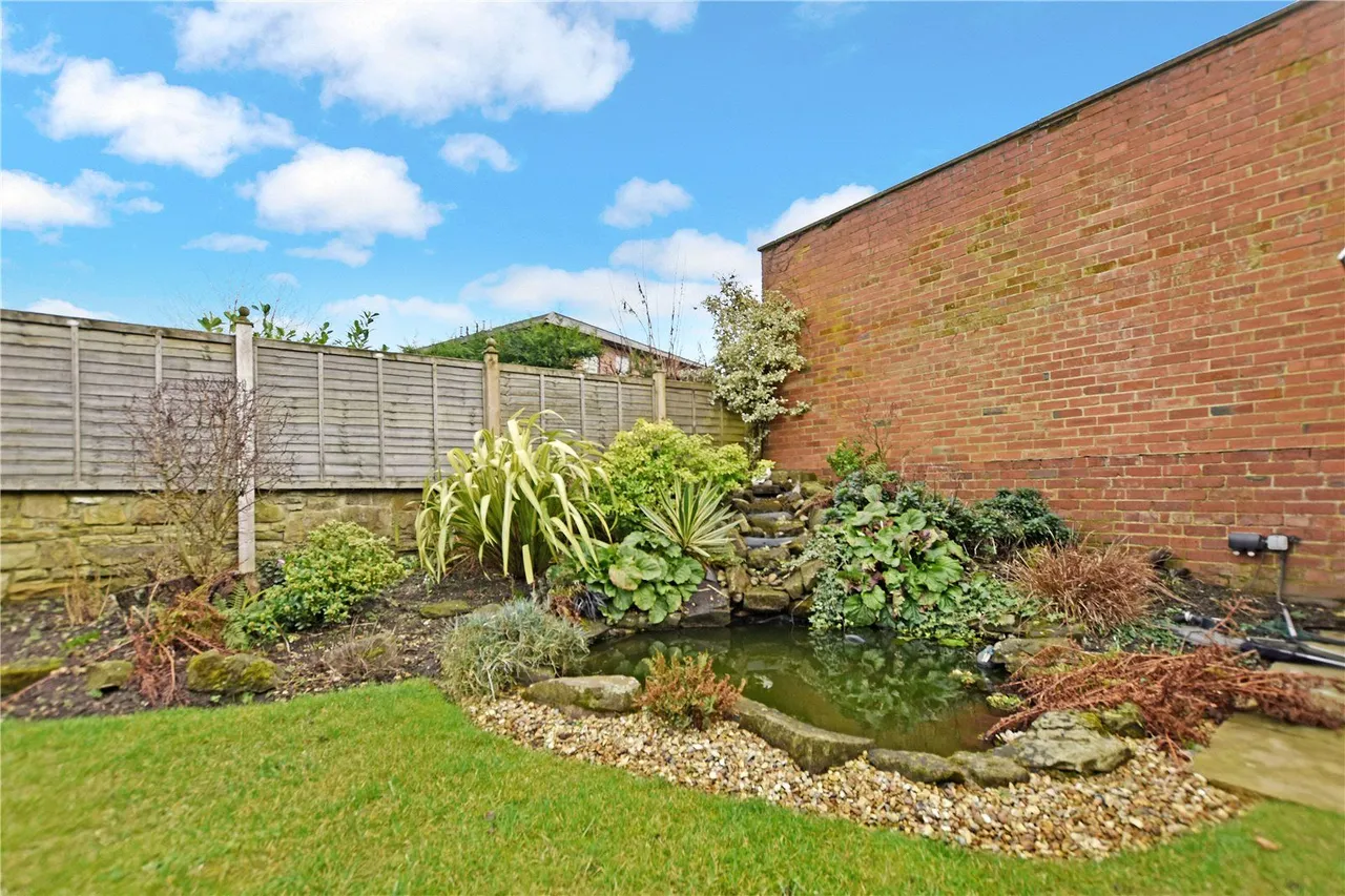 College Road, Gildersome, LS27, photo 20