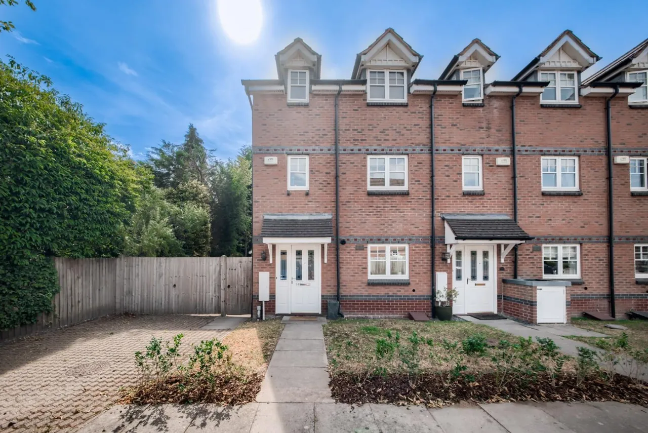 4 bed house for sale — Thorpe Court, Solihull