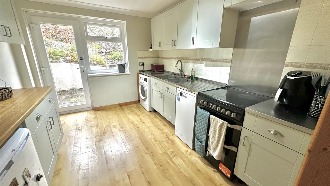 Tregarth, Penwithick, photo 9