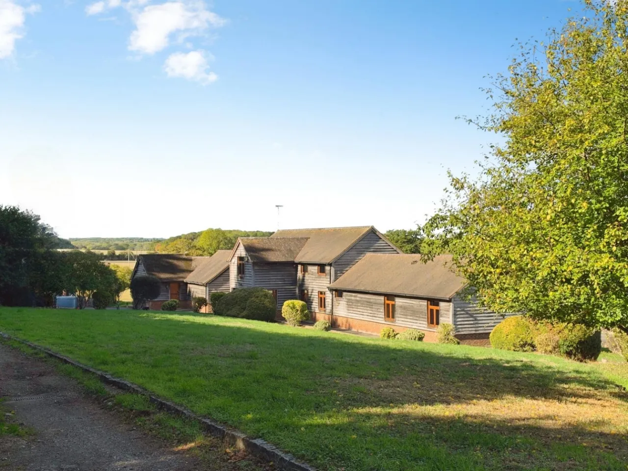 6 bed house to rent, East Flexford Lane, Guildford, GU3