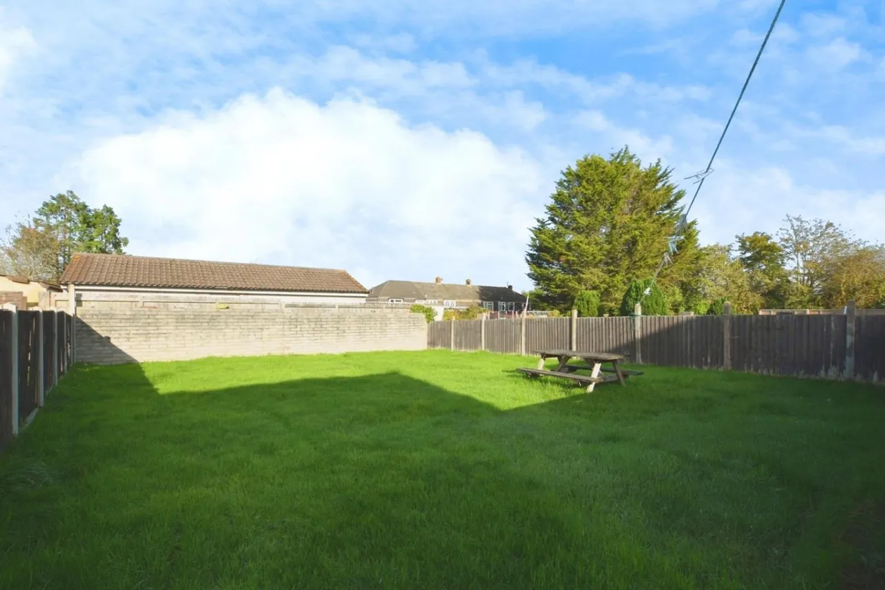 1 bed flat for sale — Bishport Avenue, Bristol