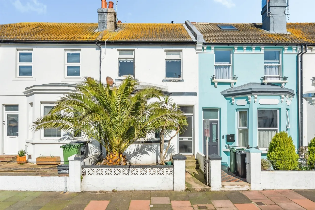 2 bed house for sale — Carlton Road, Eastbourne
