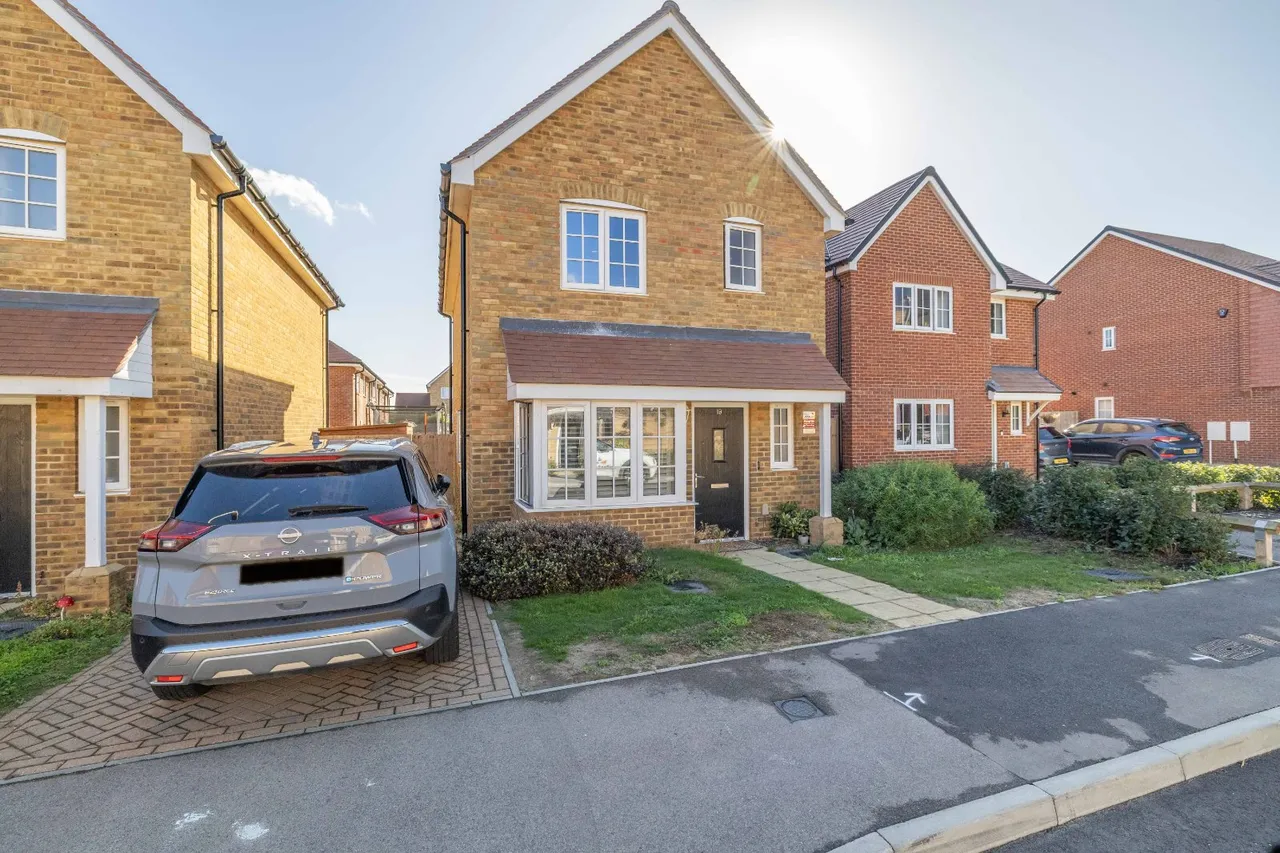 2 bed house for sale, Goldfinch Drive, Faversham, ME13