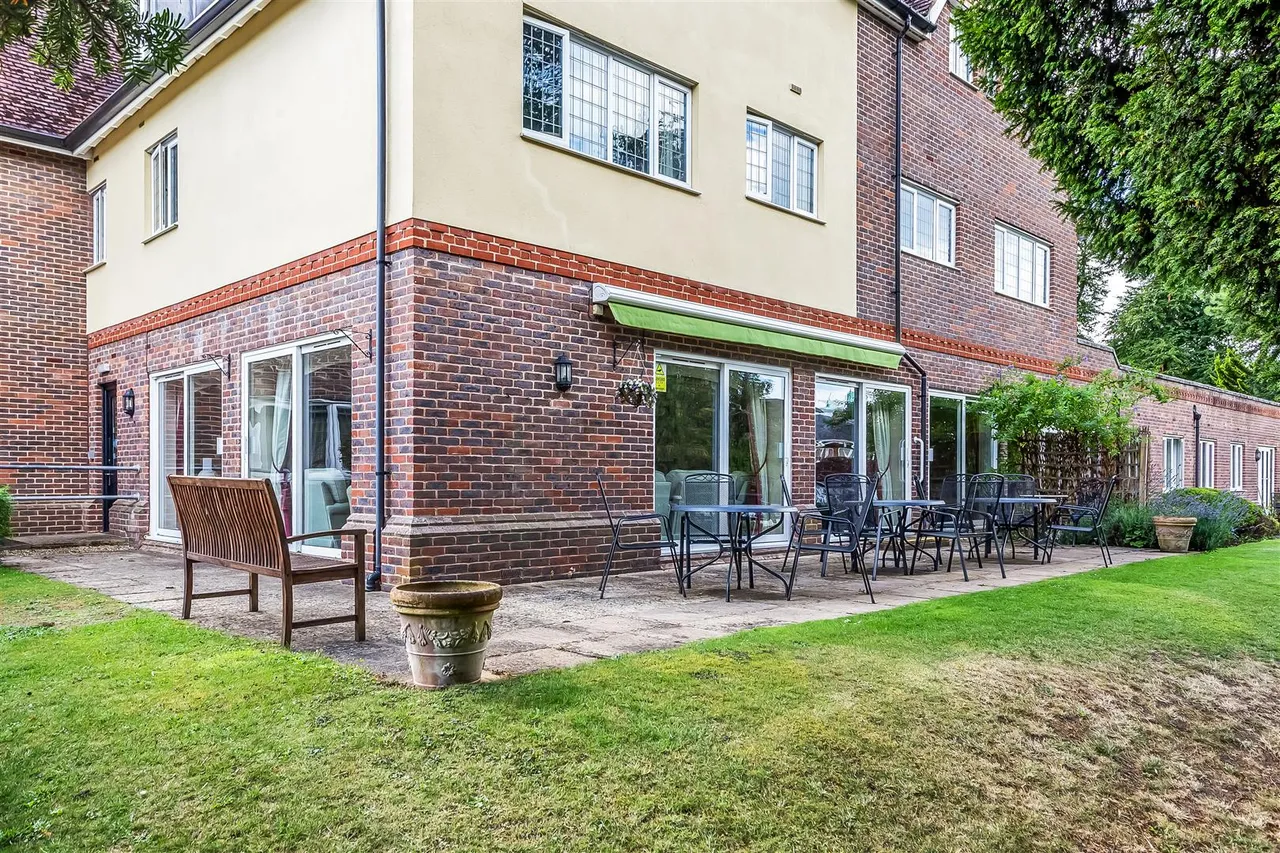 Epsom Road, Leatherhead, KT22, photo 6