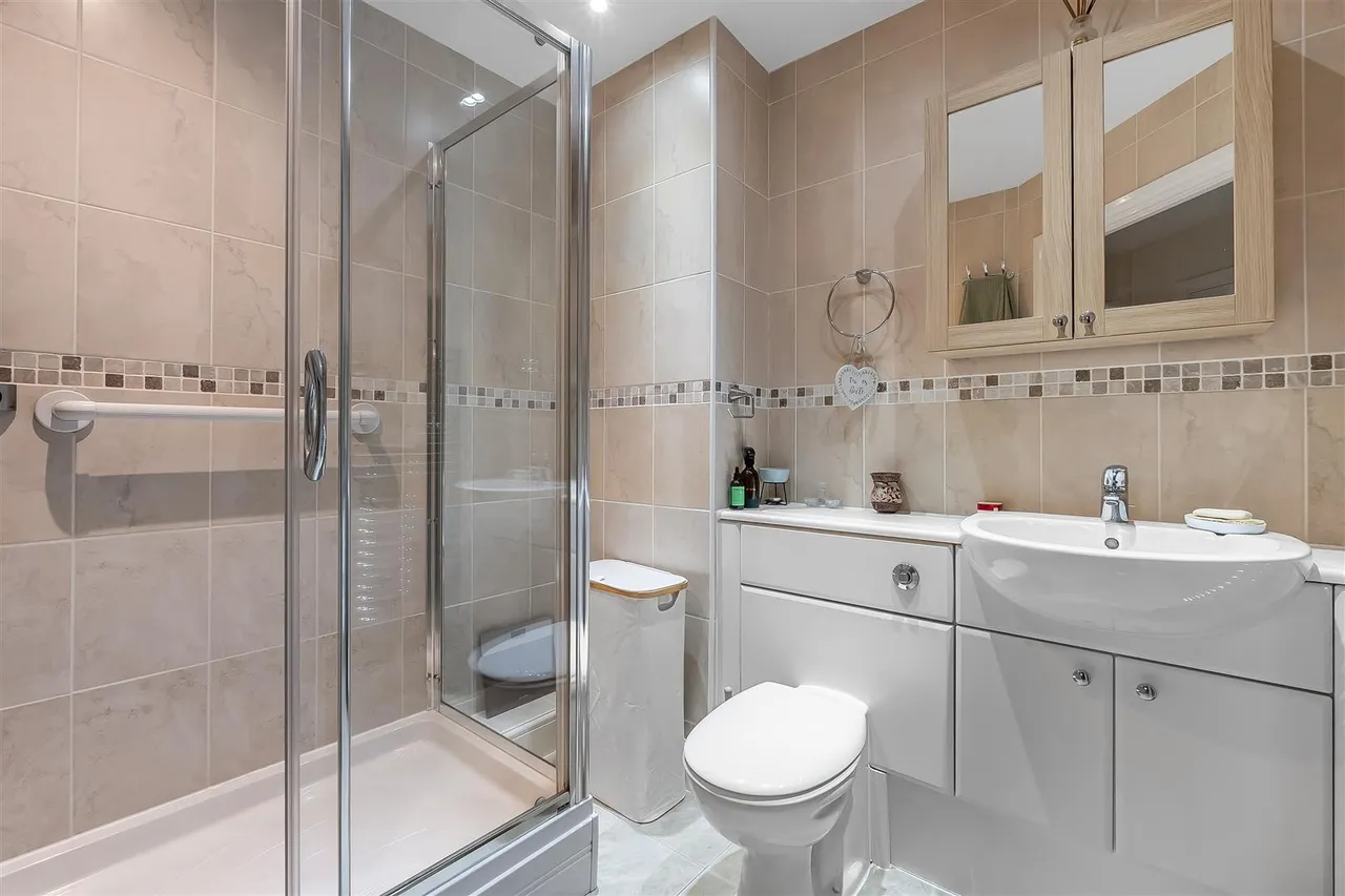 Epsom Road, Leatherhead, KT22, photo 4