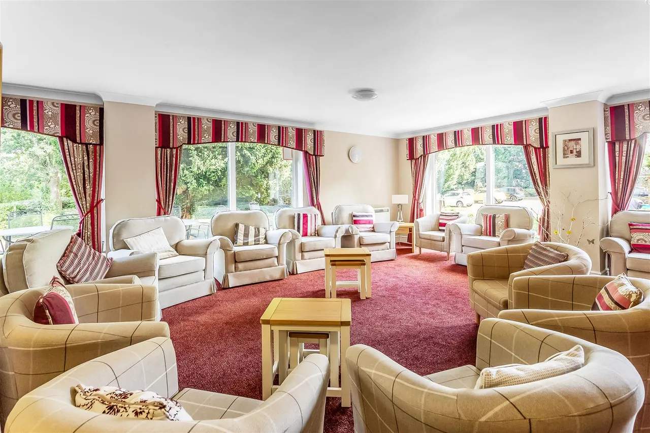 Epsom Road, Leatherhead, KT22, photo 7