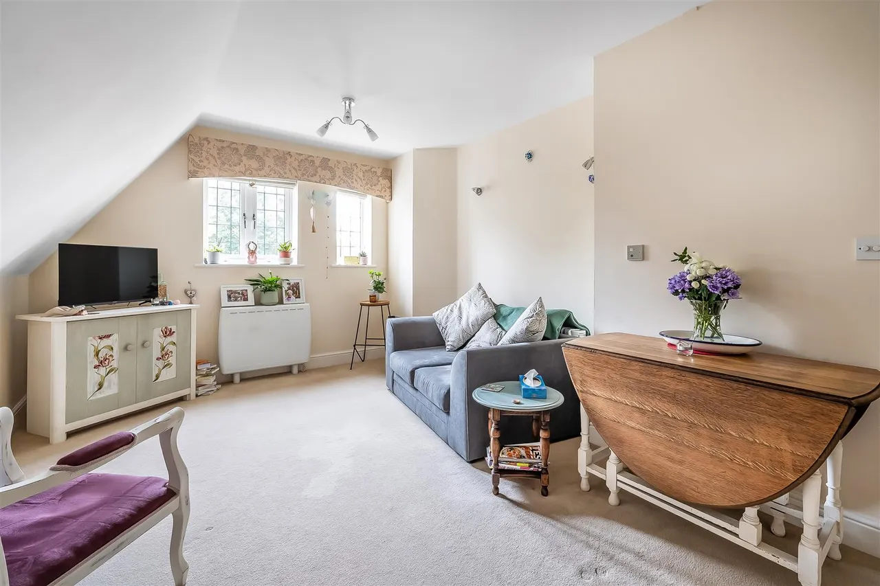 Epsom Road, Leatherhead, KT22, photo 5